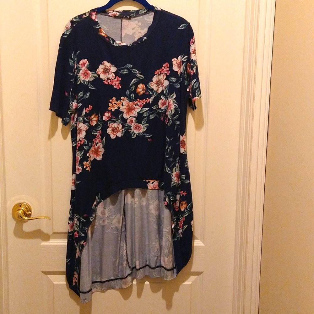 Annabelle High/Low Tunic sz 2X Navy background